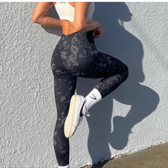 Gymshark X KK Fit collection Black Camo 7/8 Leggings size Small EUC - Picture 1 of 7